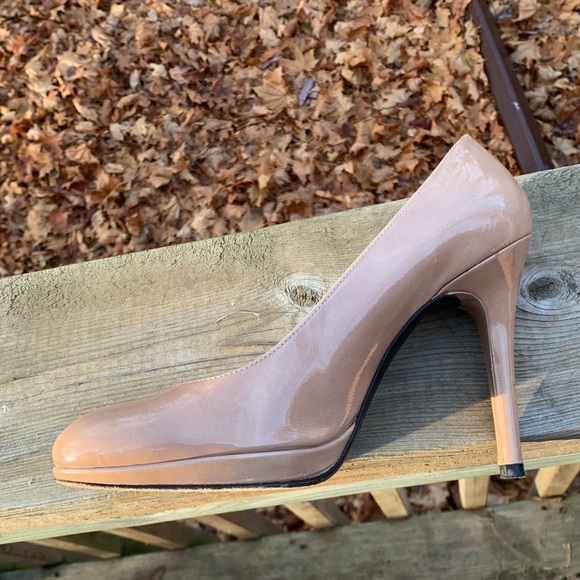 Stuart Weitzman Adobe Beige Heels - Picture 10 of 10
